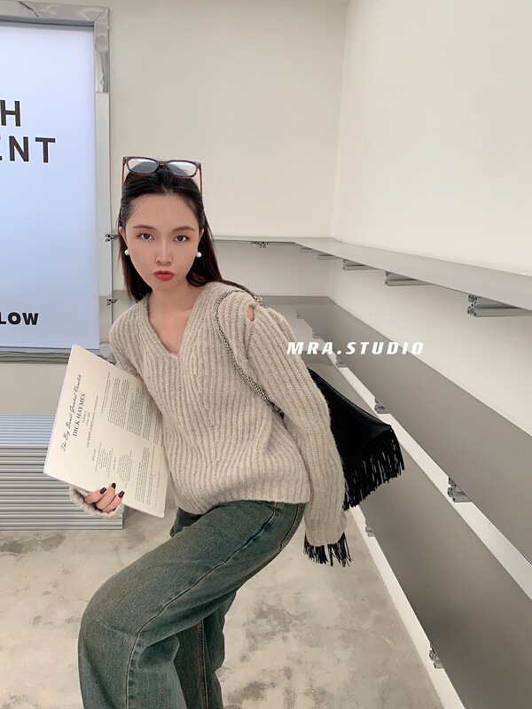 【MRA】Korean V-neck Thick Warm Sweater SP76
