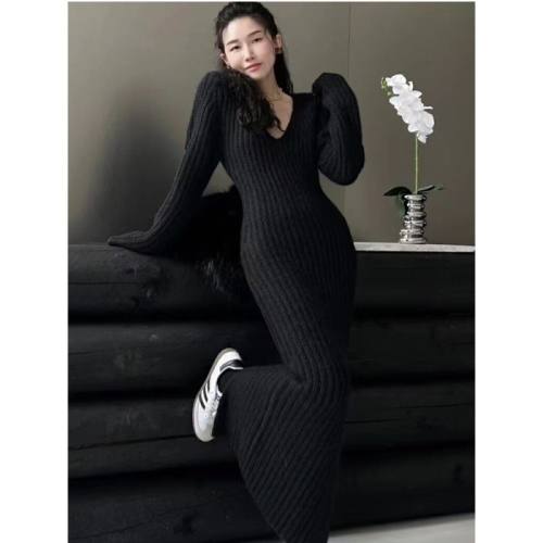 Korean temperament v-neck mid-length knitted dress women's 2022 new slim slim thickened a-line bag hip skirt