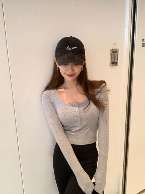 New in Autumn! [WGWE] Large U-neck sexy high bullet crater short long-sleeved T-shirt 2850# FHX