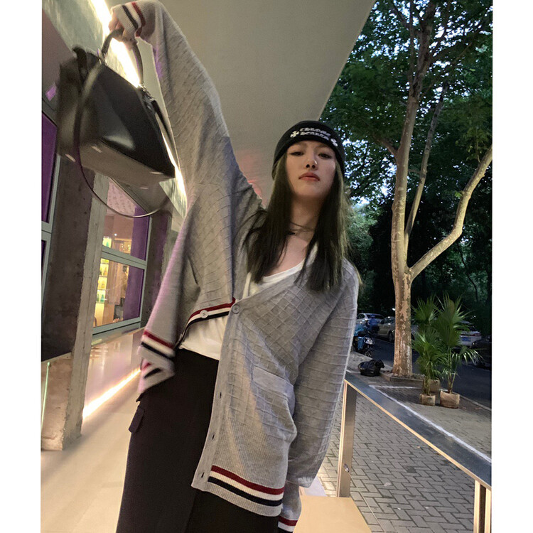 [WGWE] V-neck design sense niche chic knitted cardigan 3031# FHX