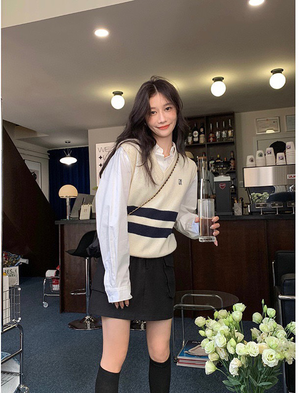 【WGWE】Simple casual style V-neck embroidery vest 3132# FHX