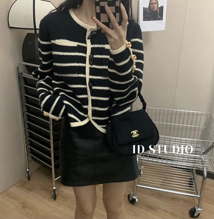 【I-D】Korean style horn button striped warm sweater R3191# L