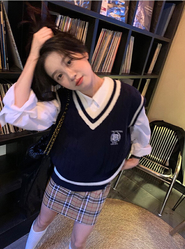 【WGWE】College style casual all-match V-neck embroidery vest 3139# FHX
