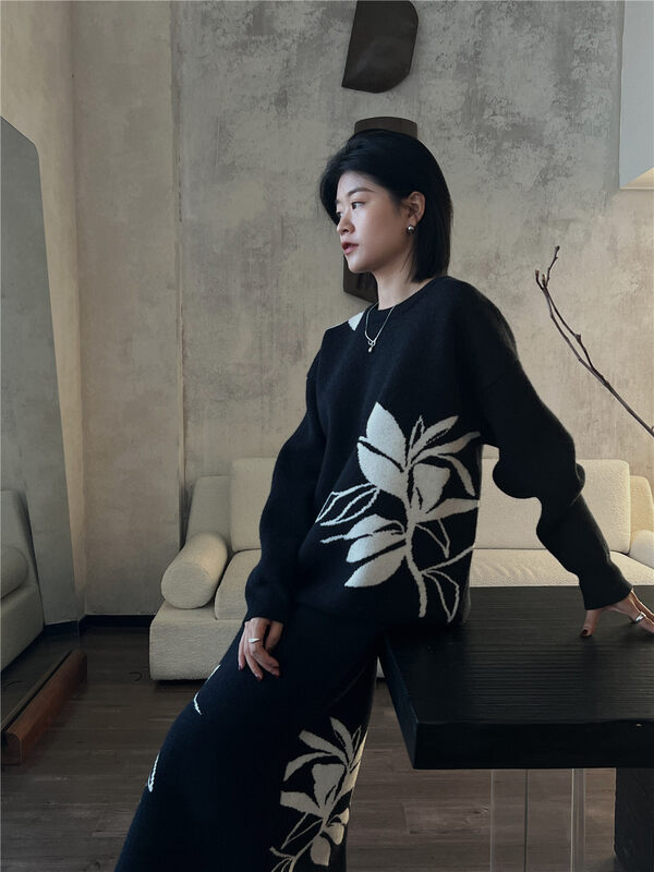 【SOUL】Retro Embroidered Round Neck Pullover Warm Sweater 2914# CLS