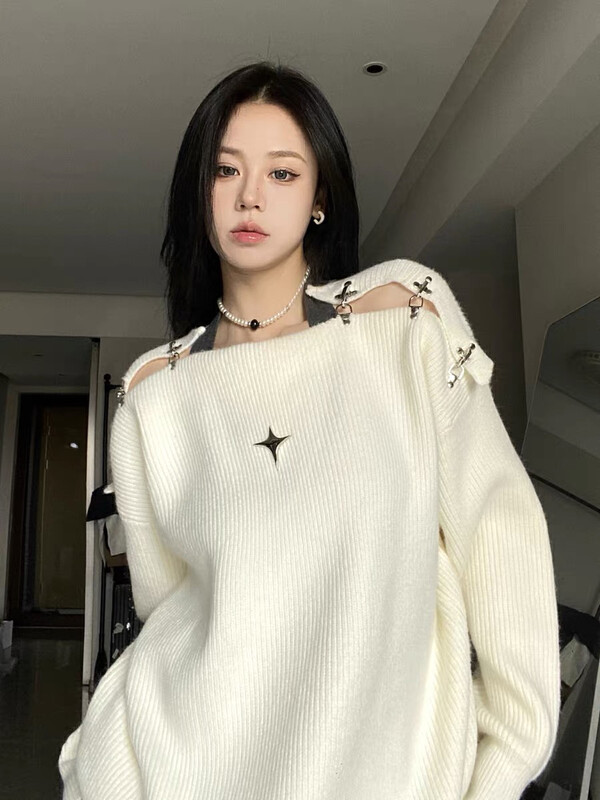 【BY】Airplane buckle hot girl off-shoulder design sense one-shoulder hollow atmosphere warm sweater 7424# HJY