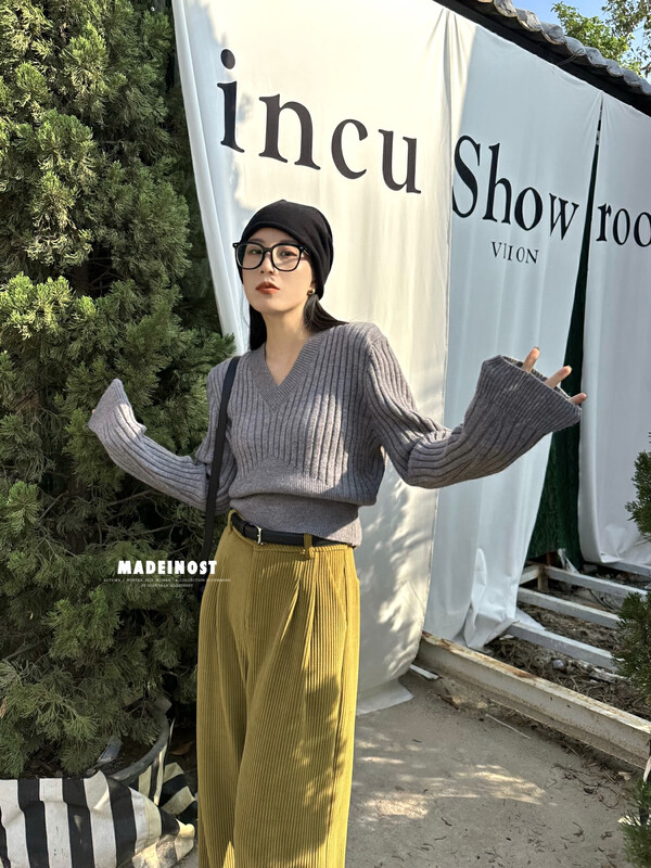 [Osha MADEINOST] winter new V-neck short shoulder pad sweater S7256