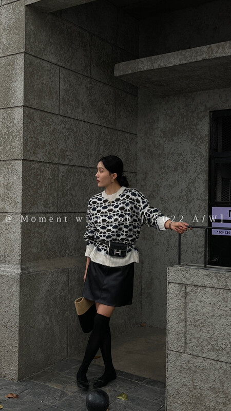【MOMENT WITH YOU】Korean style chic contrast round neck warm sweater 2M567# LSW