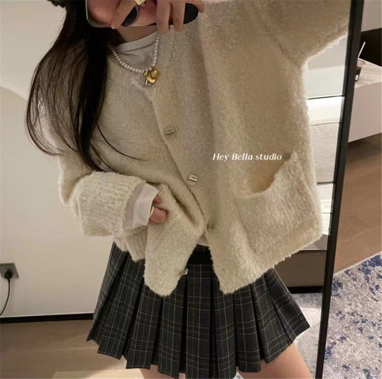 【HEY BELLA】Single-breasted solid color comfortable and versatile warm sweater B9970# L