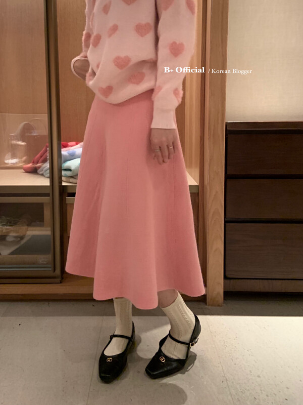 [B Plus] Simple and versatile dark pattern A show thin skirt 22-8677-2