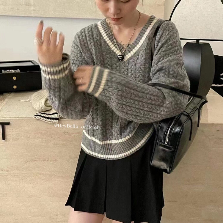 【HEY BELLA】V-neck color contrast foreign style fashion warm sweater 9759# L