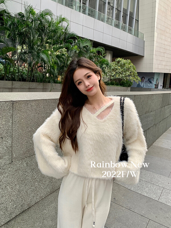 【RAINBOW】French soft waxy design V-neck sweater lazy wind short top 0111