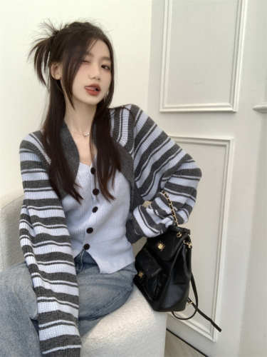2022 casual striped long-sleeved splicing fake two-piece V-neck sweater women's spring, autumn and winter retro knitted cardigan top tide