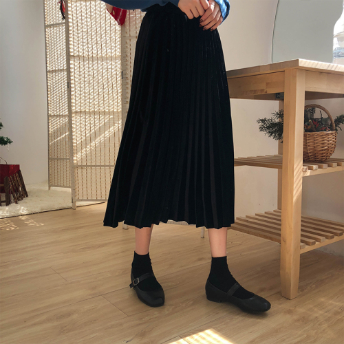 The autumn and winter Korean version of golden velvet pleated skirt bust skirt with high waist and medium length velvet skirt has been inspected