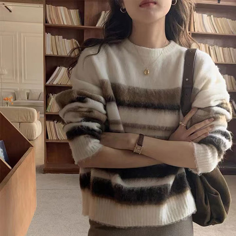 Striped lazy sweater women's 2022 autumn and winter loose pullover sweater outerwear soft glutinous college wind top