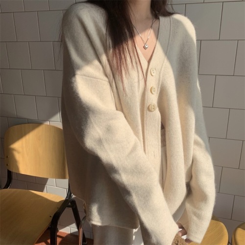 Design sense niche knitted cardigan women's lazy wind v-neck sweater coat thick inner bottoming shirt top