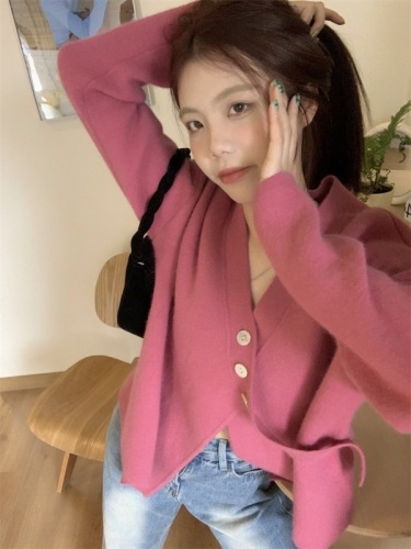 Design sense niche knitted cardigan women's lazy wind v-neck sweater coat thick inner bottoming shirt top