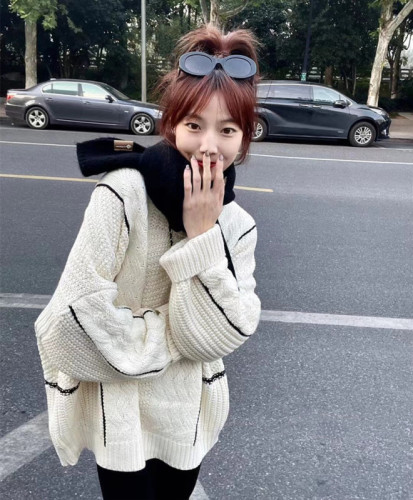 Korean version of the retro high-end color-block twist sweater women's 2022 winter new loose lazy style soft waxy knitted sweater