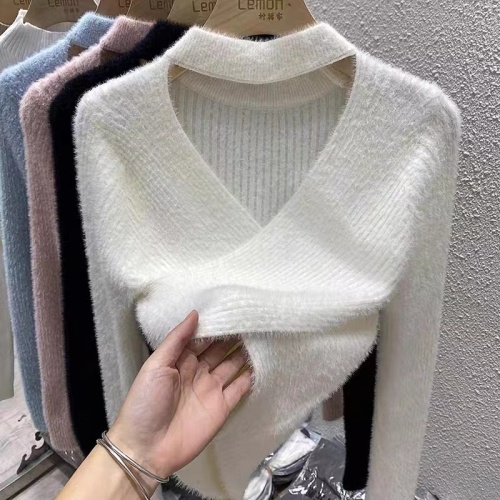 Sexy Pure Desire Hanging Neck Sweater Women's Autumn and Winter Cross V-neck Design Sense Mink Velvet Short Section Bottom Shirt