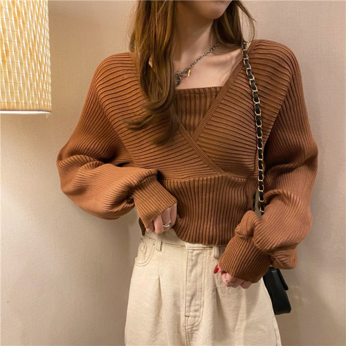 Fake two-piece knitted sweater women's autumn new design sense niche short section bottoming sweater gentle top