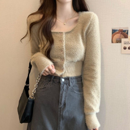Long-sleeved cardigan sweater women's autumn and winter design feeling niche short square collar gentle wind soft waxy top clothes