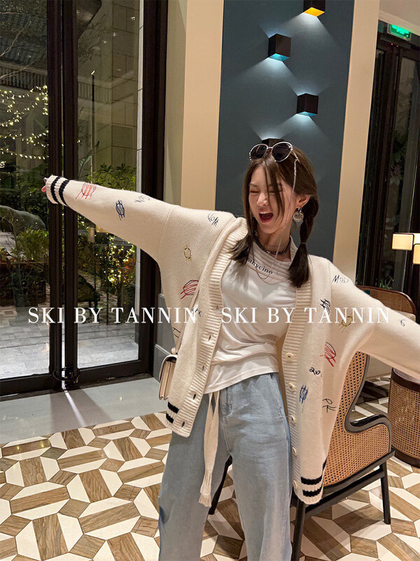 【WGWE】Korean style embroidery loose-breasted sweater 3141# FHX