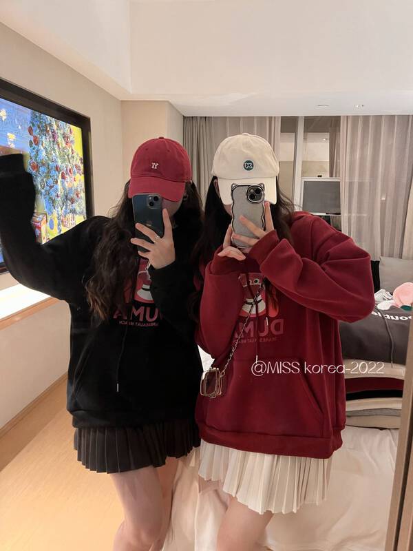 【MISS KOREA】Strawberry bear print plus velvet thick hooded sweater 5411# HBX
