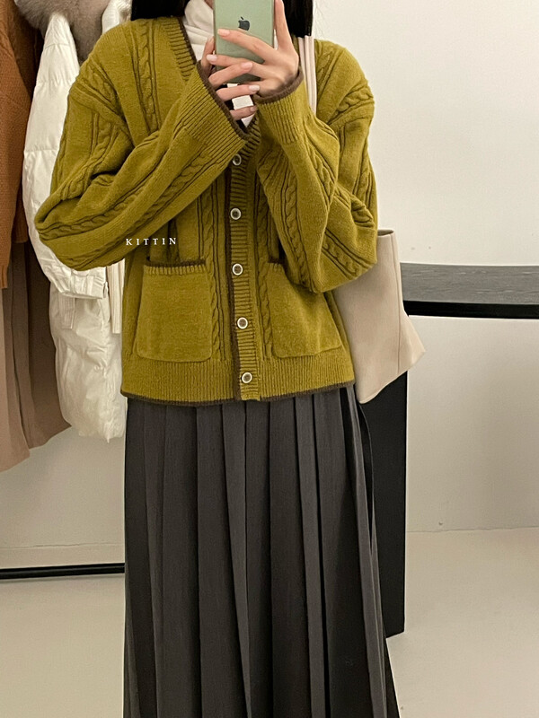 [KITTIN] Korean version of skin-friendly twisted rope hit color v-neck knitted cardigan 1678