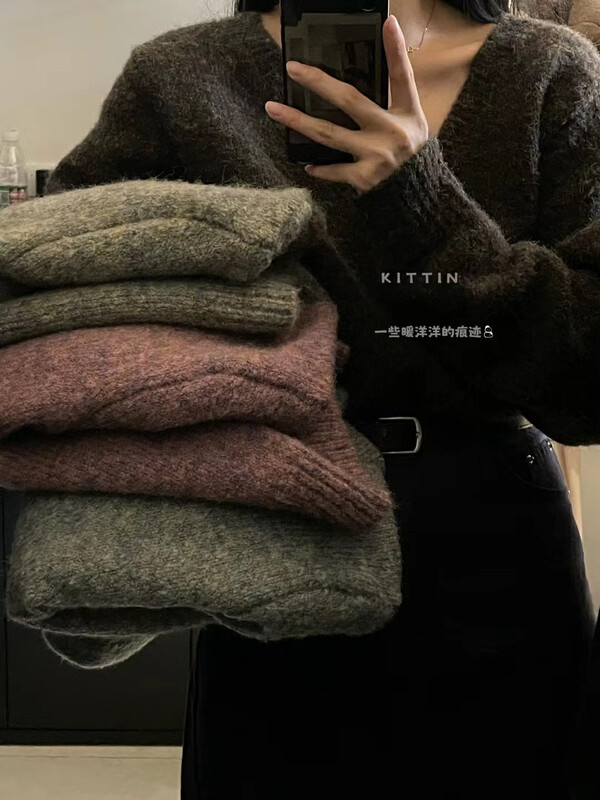 【KITTIN】Korean version soft waxy V-neck sweater 1680