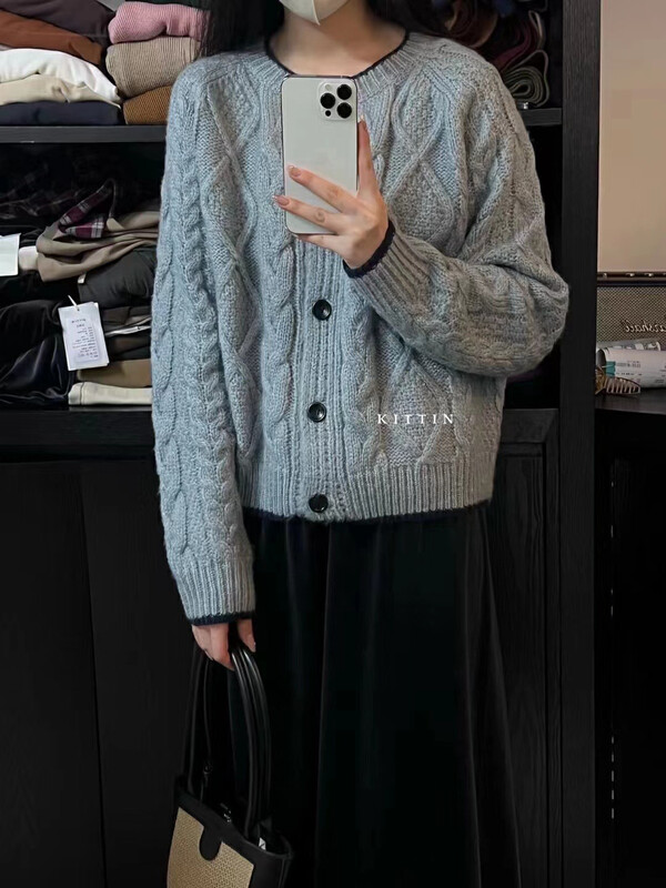 【KITTIN】Korean twist color contrast raglan sleeve sweater 0682