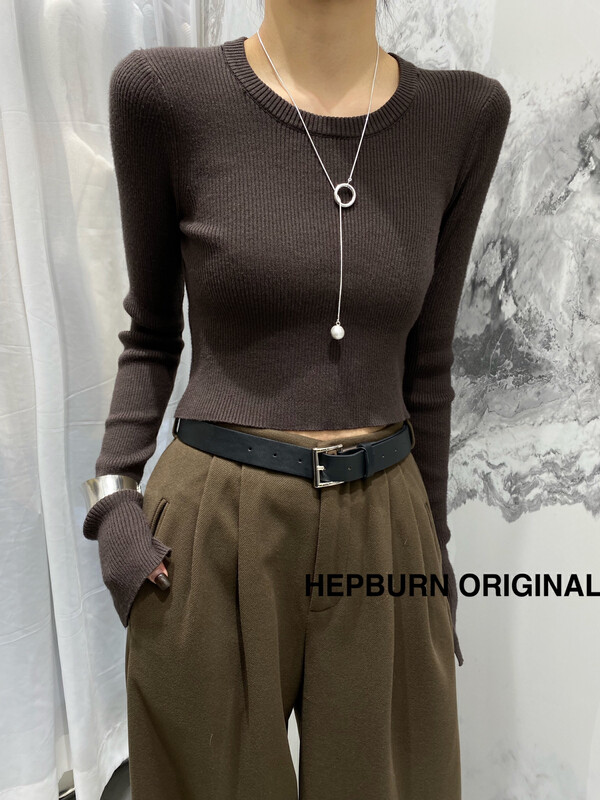 【HEPBURN Hepburn】Long-sleeved round neck short knitted sweater slim fit HEP8077