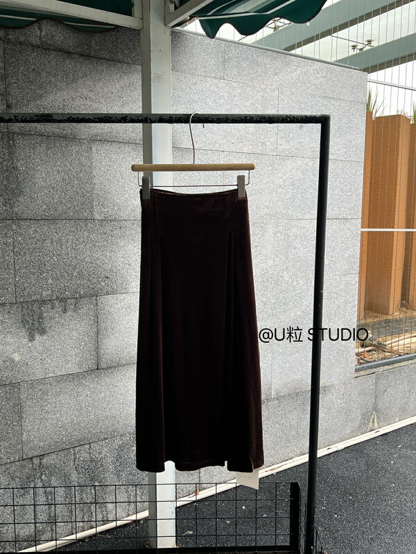 Original price 50.76! [U grain] French retro pleated velvet skirt 06541