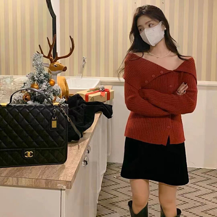 【L.L STUDIO】Sexy hot girl collarbone one-shoulder bottoming sweater 78617# PCZ
