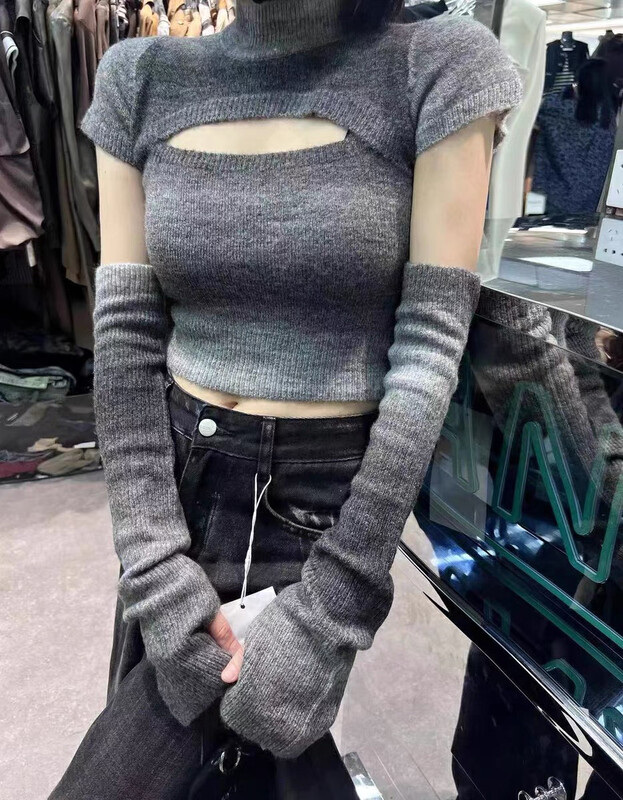 【WGWE】Hot Girl Gradient Design Hollow Out Short Slim Fit Warm Sweater (with Sleeves) 2873# FHX
