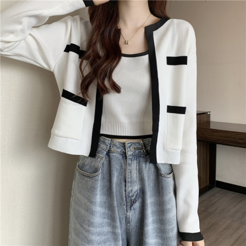 Real shot at real price~ New color contrast knitted short cardigan jacket + vest set