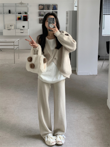 Real price Autumn Korean lazy soft fufu knitted jacket + straight loose knitted pants