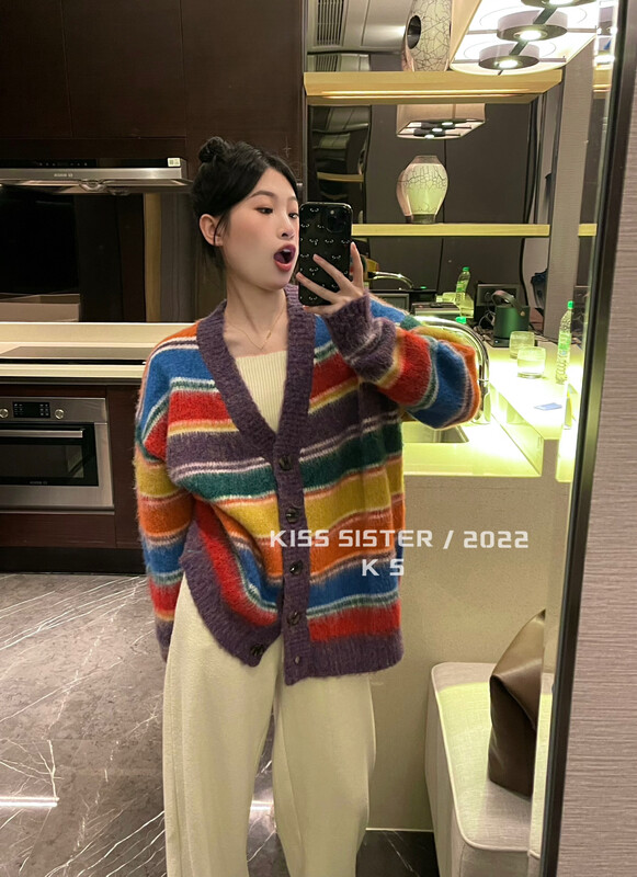 【KISS SISTER】Korean version lazy rainbow strip contrast color design soft waxy Christmas atmosphere sweater short coat 22W8558