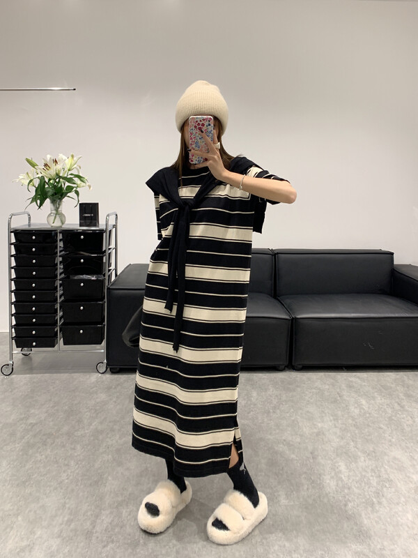New in autumn!【VANESSA】Korean knitted straight striped warm sweater (with shawl) 6881# OZQ