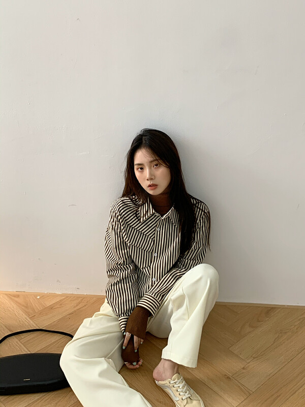 Original price 77.83! [ONIVINTAGE Oni] design sense placket pleated short shirt OL218S3767