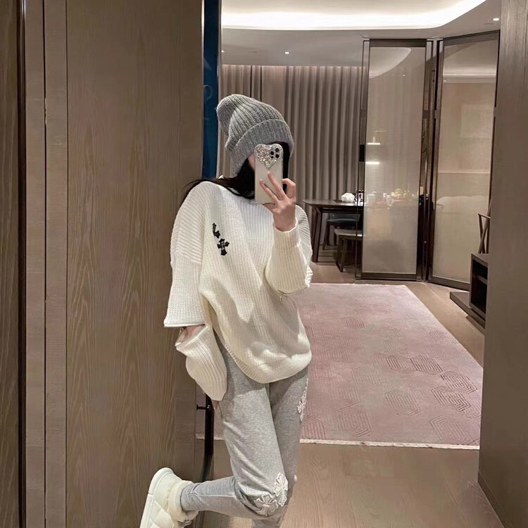 【RAINBOW】Crow Heart Zipper Sleeve Sweater Looks Thin and Keeps Warm 9083