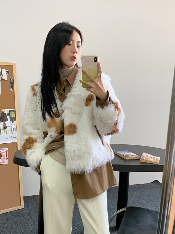 Original price 292.65! [ONIVINTAGE Ouni] Toka cow pattern stitching cuffs environmental protection fur OL218G3760