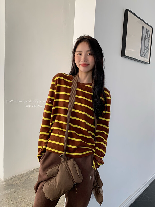 Original price 88.99! [ONIVINTAGE Ouni] round neck striped slit cuffs all-match T-shirt long-sleeved T-shirt OL228T6862