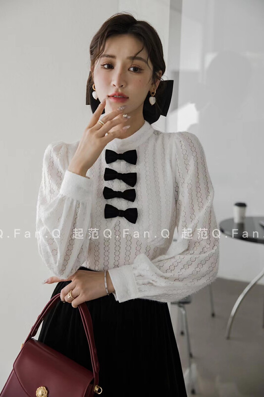 Original price 88.99! [Qi Fan] Korean flocking fabric characteristic splicing butterfly craft all-match bottoming shirt 80300# JHY