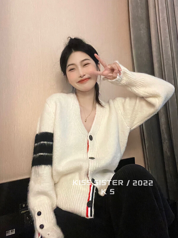 【KISS SISTER】Korean lazy soft waxy alpaca wool warm sweater 22M8580