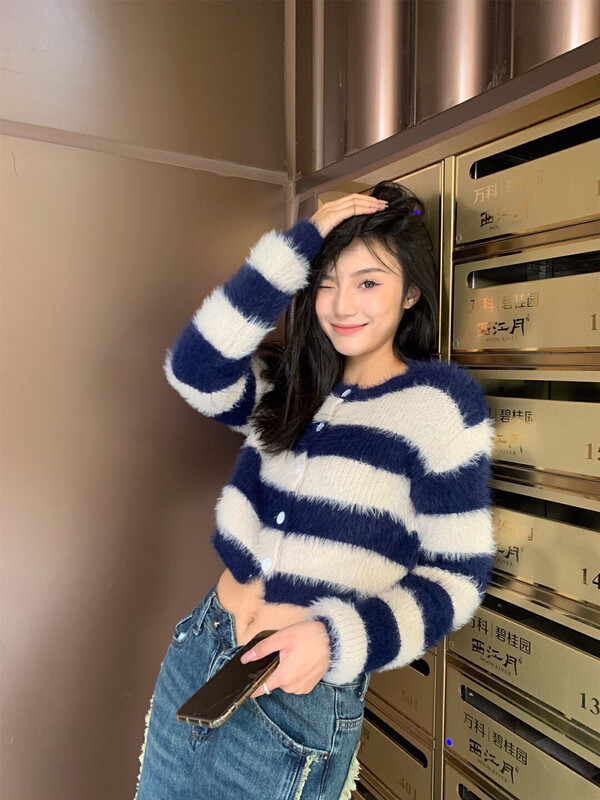 【X·H STUDIO】Short plush breasted warm sweater with color contrast stripes 1222# OZQ