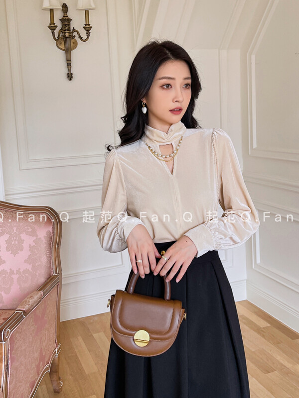 [Qifan] Gold velvet characteristic collar V-neck bottoming shirt (with brooch) 80509# JHY