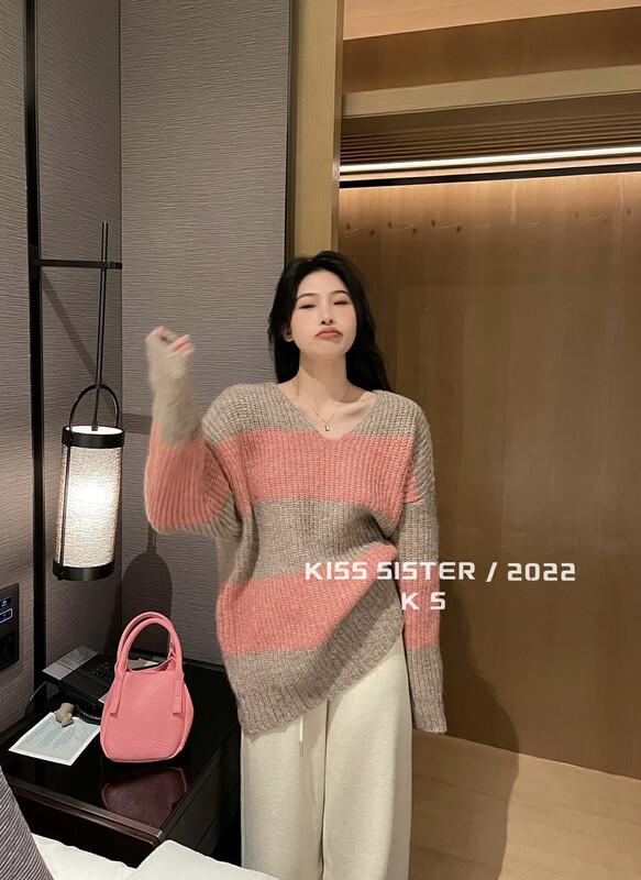 【KISS SISTER】Korean version loose V-neck slimming color stripe all-match sweater 22M8511