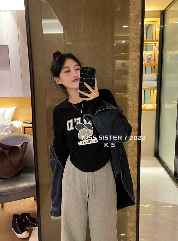 【KISS SISTER】Korean version of slim cartoon age-reducing plus fleece bottoming shirt 22W1067