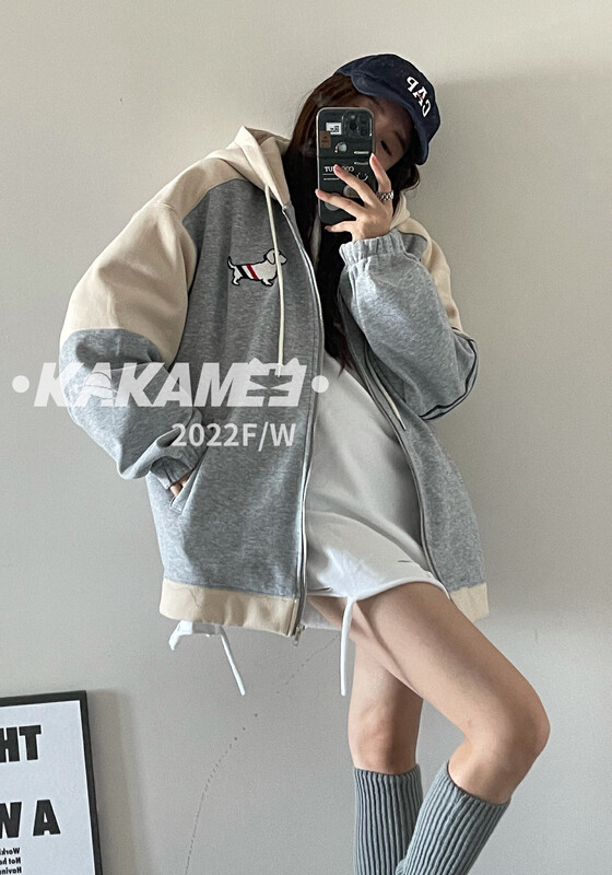 【KAKAMEE】Puppy Zhangzai American style stitching hooded plus fleece sweater short jacket 5299