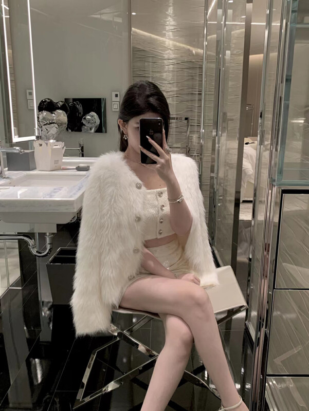 【X·H STUDIO】Warm little cream plush short coat 6419# OZQ