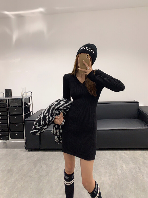 【VANESSA】Exquisite small V-neck pitted sweater dress 8903# OZQ